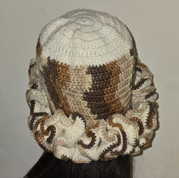 Crochet ruffle hat - Picture 3 of 5